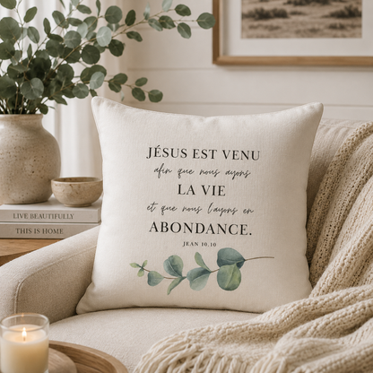Coussin décoratif chrétien avec le verset Jean 10.10 « Jésus est venu afin que nous ayons la vie et que nous l’ayons en abondance »